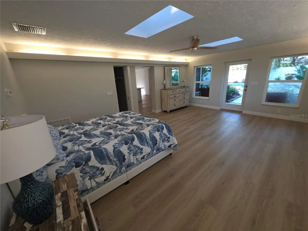 63 OAKWOOD DRIVE Dunedin, FL 34698