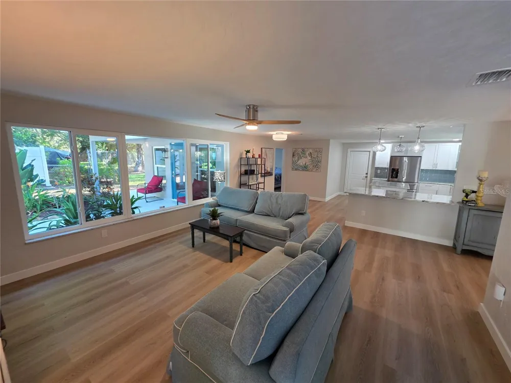 63 OAKWOOD DRIVE Dunedin, FL 34698