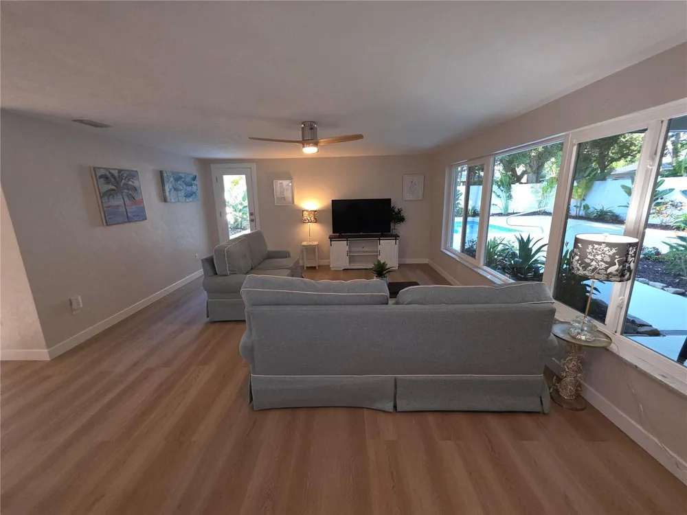 63 OAKWOOD DRIVE Dunedin, FL 34698