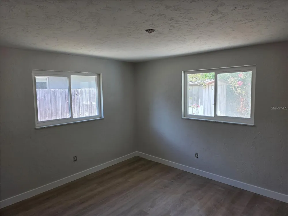 63 OAKWOOD DRIVE Dunedin, FL 34698