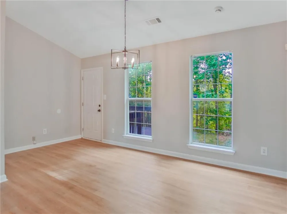 5603 Eagles Feather Lane Riverdale, GA 30274