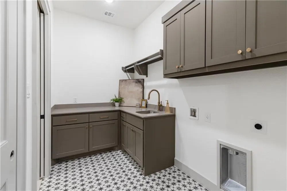 10254 Winnie Court Bryan, TX 77808