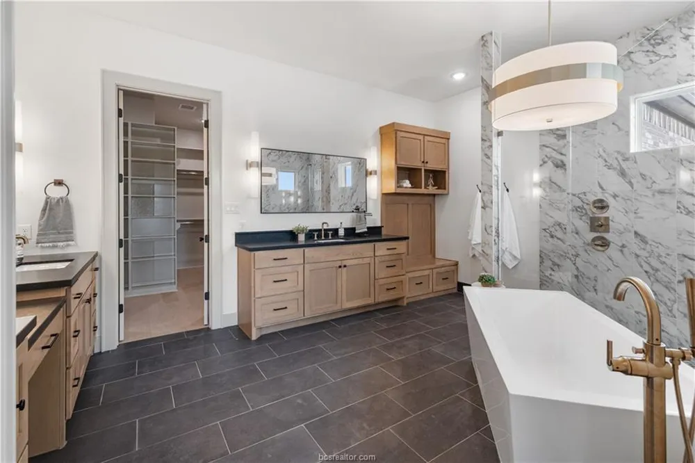10254 Winnie Court Bryan, TX 77808