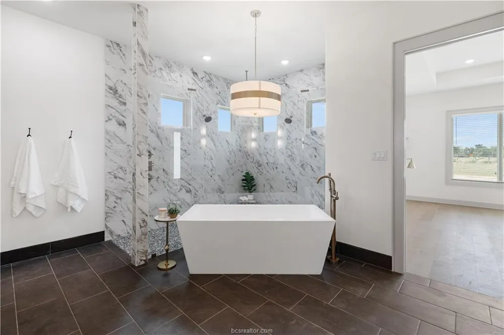 10254 Winnie Court Bryan, TX 77808
