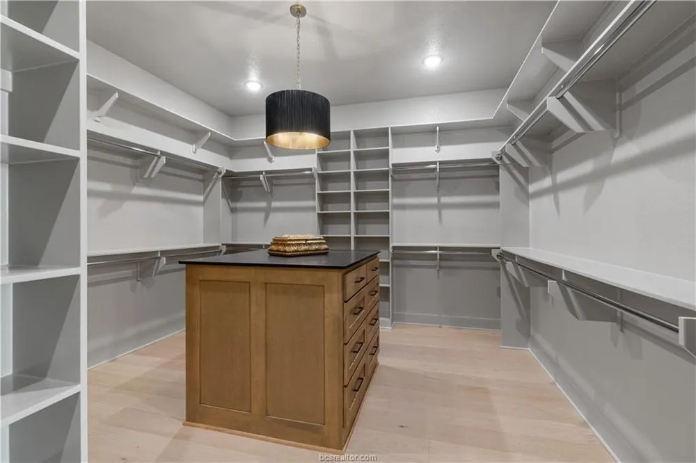 10254 Winnie Court Bryan, TX 77808