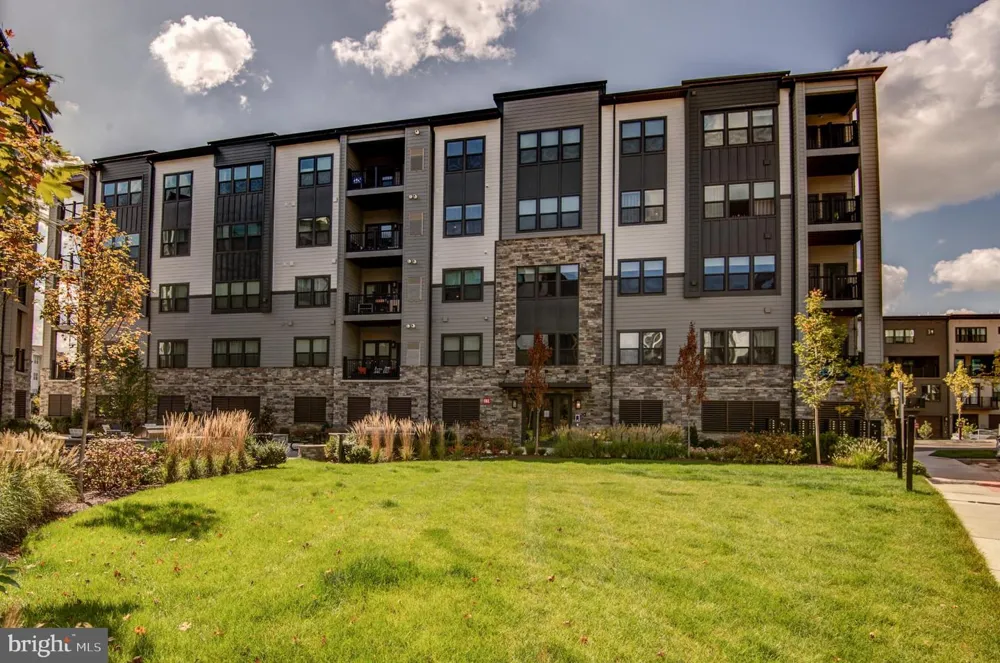 12875 MOSAIC PARK WAY #4-B Herndon, VA 20171
