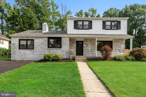 418 KINGSTON DRIVE