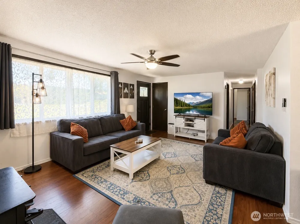 930 Robin Hood Loop Forks, WA 98331