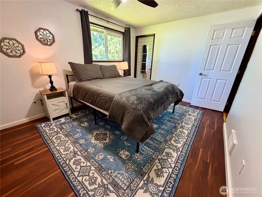 930 Robin Hood Loop Forks, WA 98331