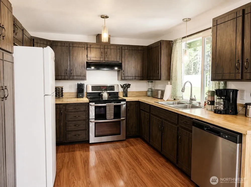 930 Robin Hood Loop Forks, WA 98331