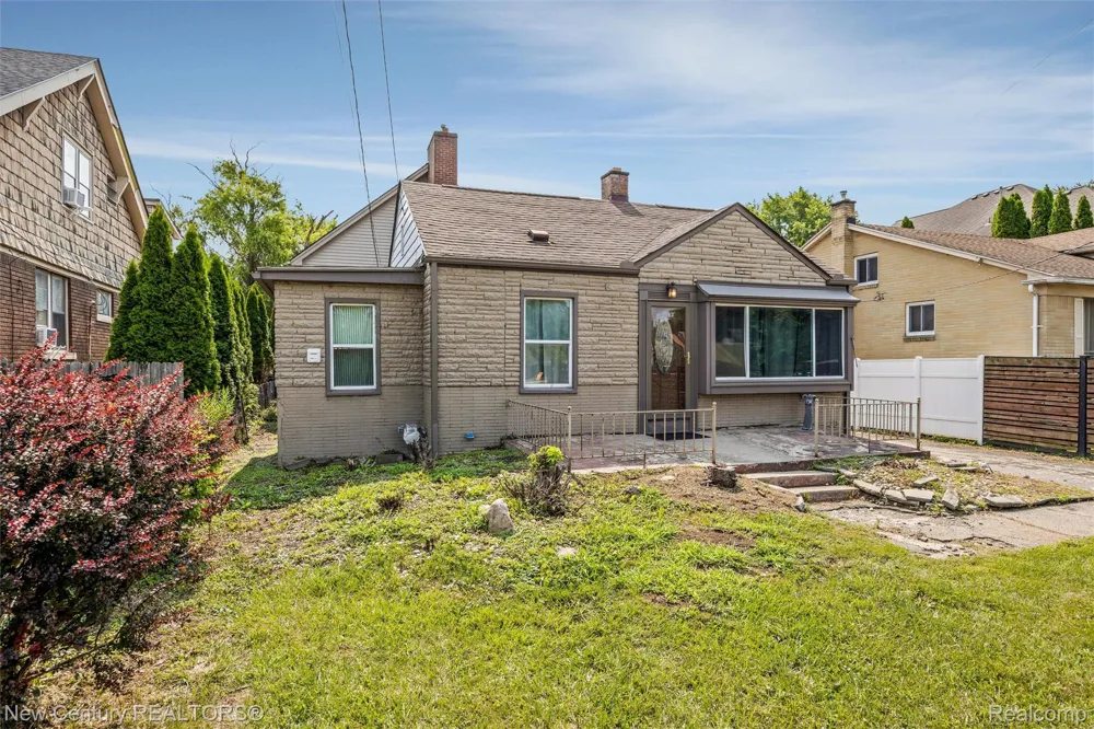 34338 Jefferson Avenue Harrison Charter Township, MI 48045