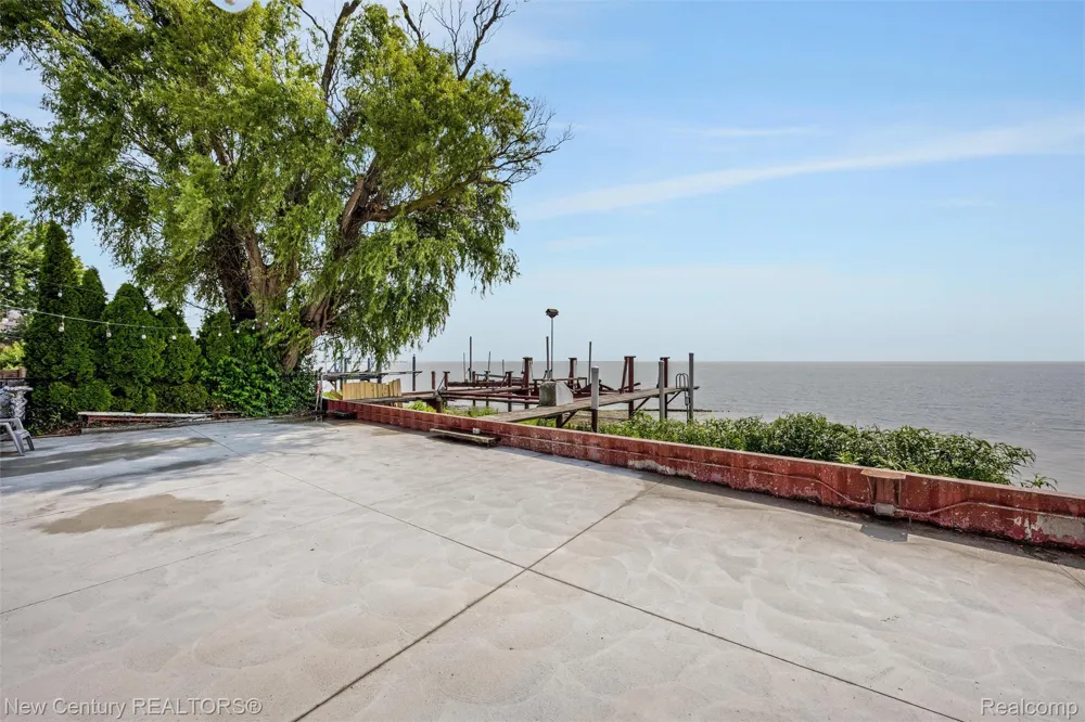 34338 Jefferson Avenue Harrison Charter Township, MI 48045