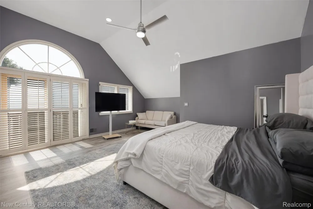34338 Jefferson Avenue Harrison Charter Township, MI 48045