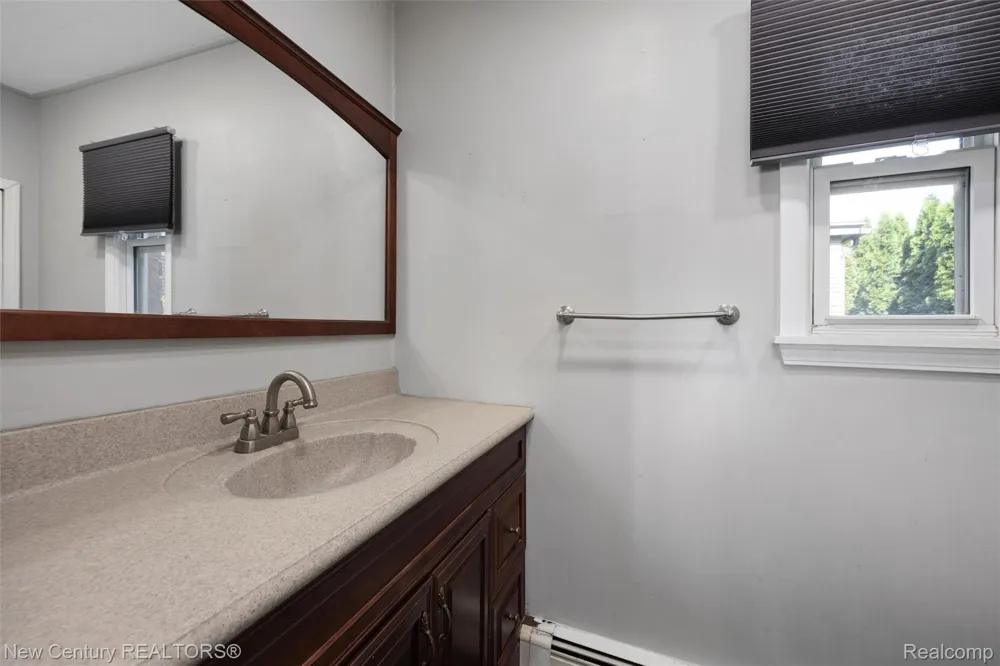34338 Jefferson Avenue Harrison Charter Township, MI 48045