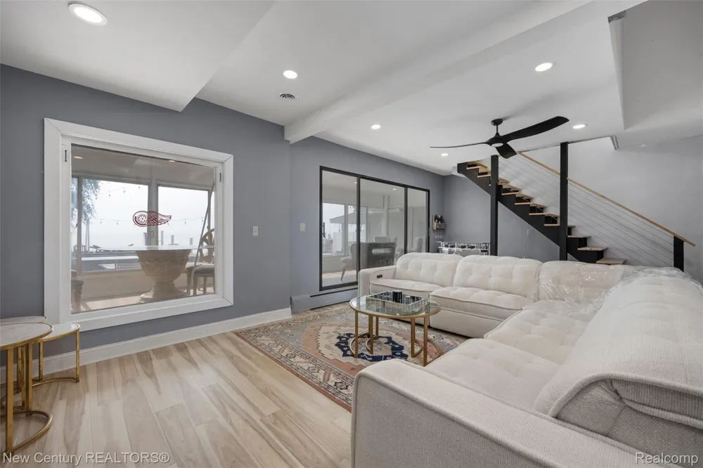 34338 Jefferson Avenue Harrison Charter Township, MI 48045