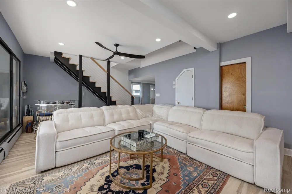 34338 Jefferson Avenue Harrison Charter Township, MI 48045