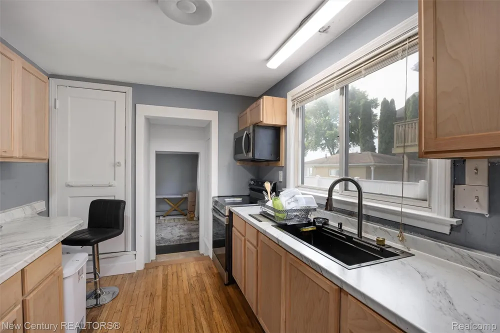 34338 Jefferson Avenue Harrison Charter Township, MI 48045