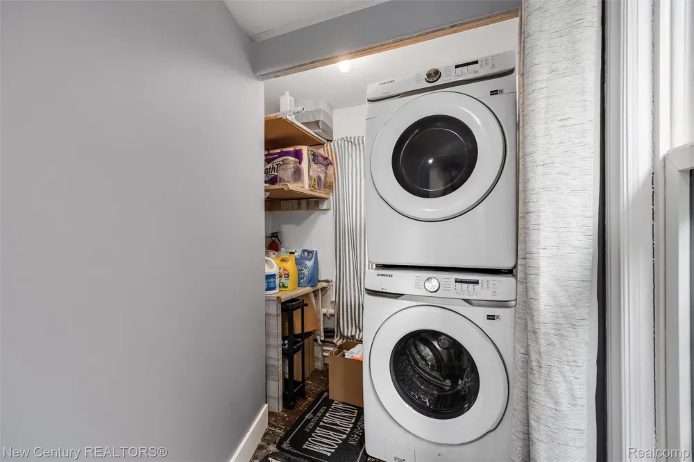 34338 Jefferson Avenue Harrison Charter Township, MI 48045