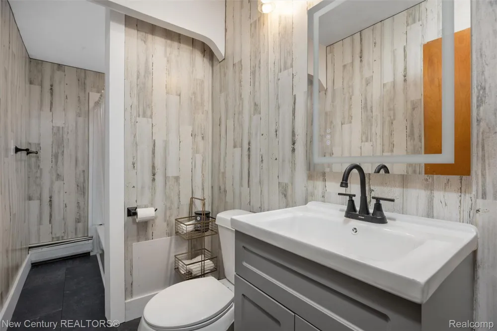 34338 Jefferson Avenue Harrison Charter Township, MI 48045