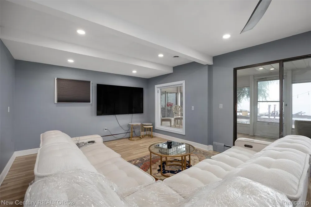 34338 Jefferson Avenue Harrison Charter Township, MI 48045