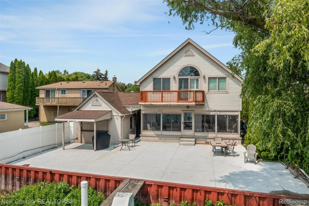 34338 Jefferson Avenue Harrison Charter Township, MI 48045