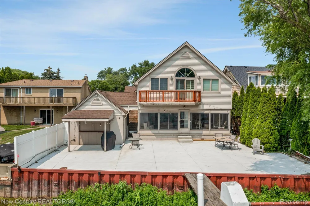 34338 Jefferson Avenue Harrison Charter Township, MI 48045