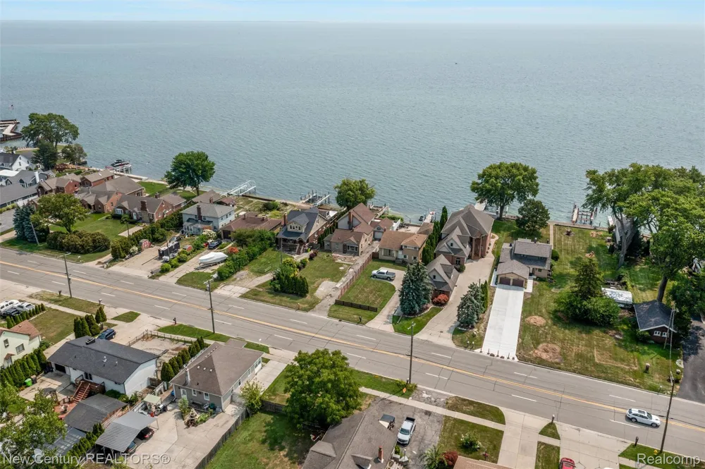 34338 Jefferson Avenue Harrison Charter Township, MI 48045