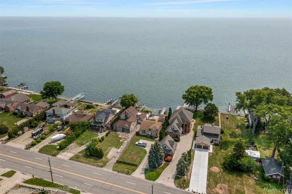 34338 Jefferson Avenue Harrison Charter Township, MI 48045