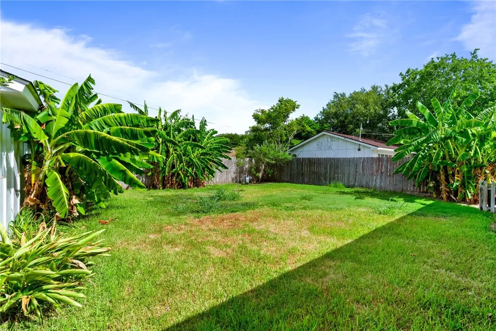 726 Meadowbrook Drive Corpus Christi, TX 78412