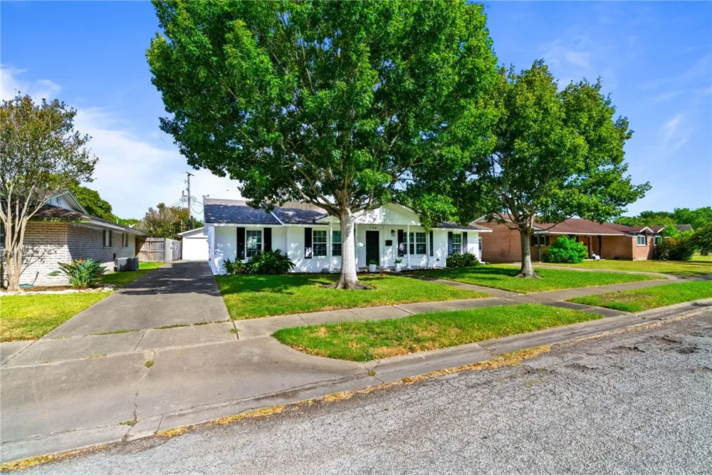 726 Meadowbrook Drive Corpus Christi, TX 78412