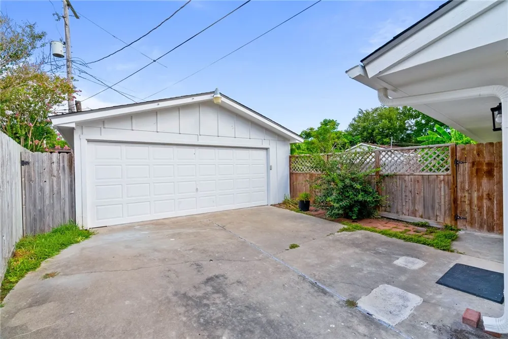 726 Meadowbrook Drive Corpus Christi, TX 78412