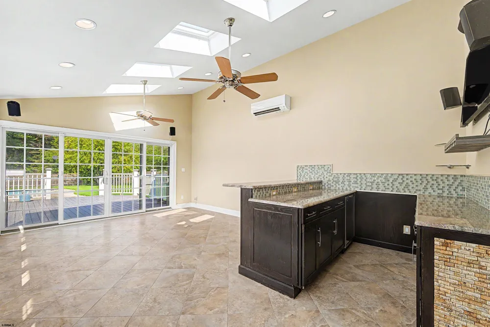 7 Heritage Dr Marmora, NJ 08223
