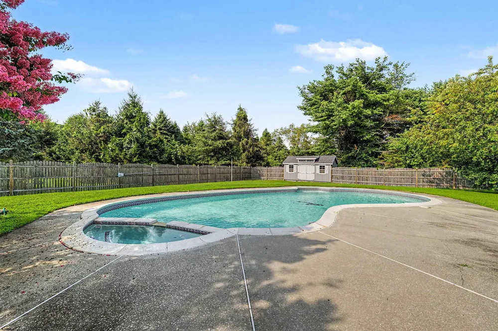 7 Heritage Dr Marmora, NJ 08223