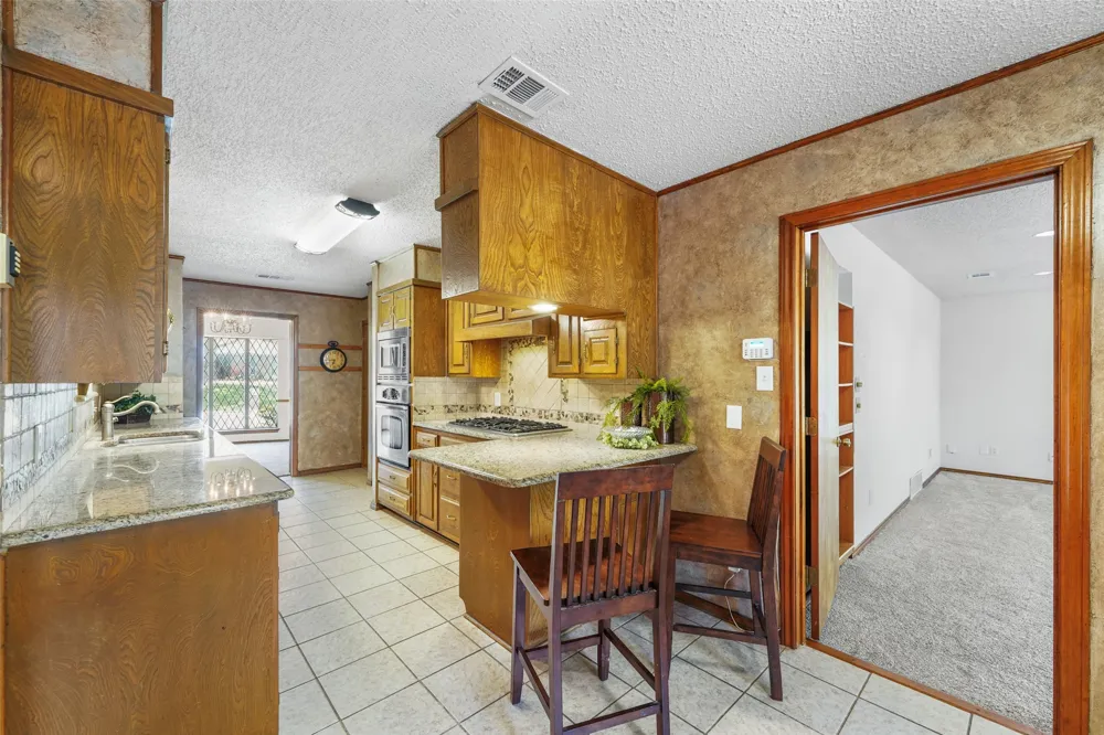 2323 Brookside Drive Arlington, TX 76012