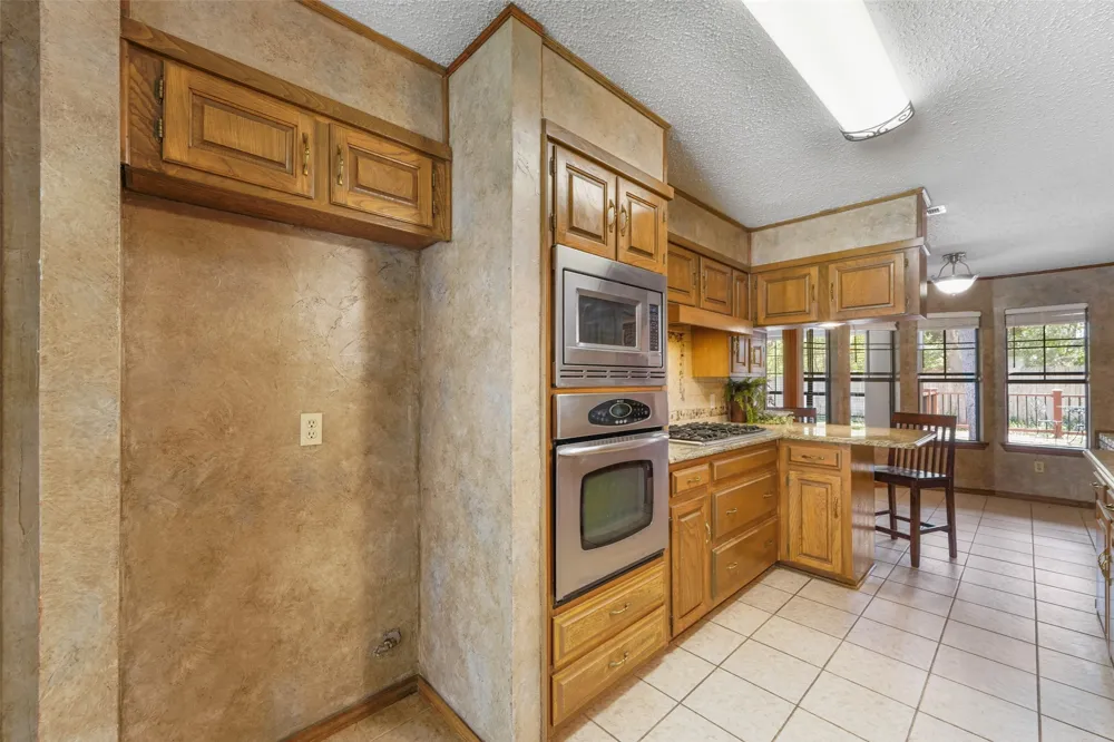 2323 Brookside Drive Arlington, TX 76012
