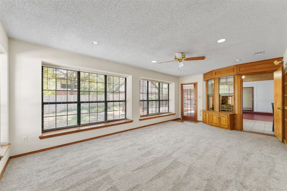 2323 Brookside Drive Arlington, TX 76012