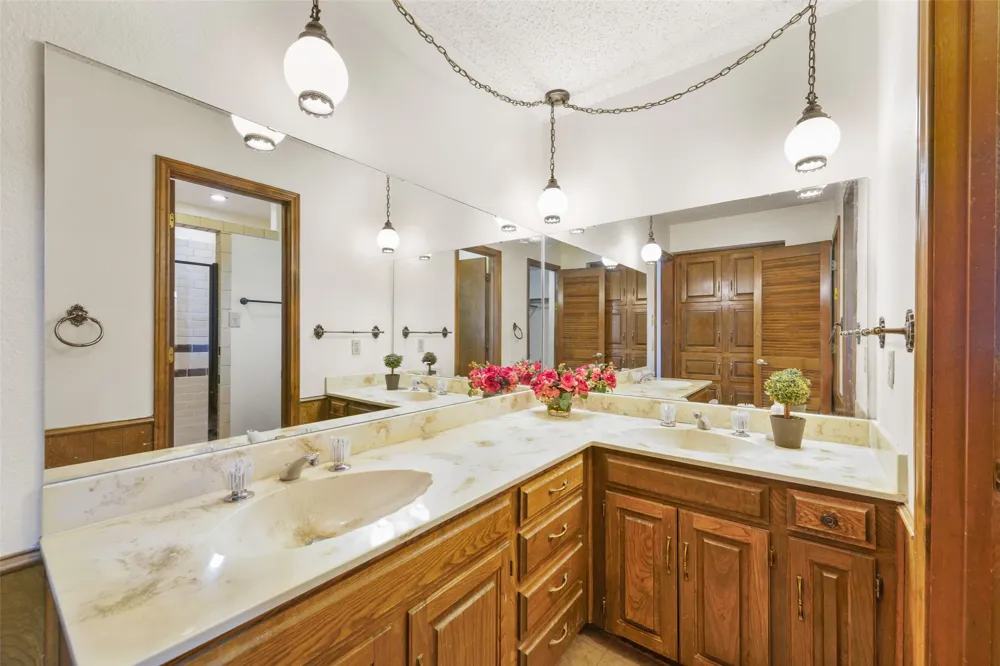 2323 Brookside Drive Arlington, TX 76012