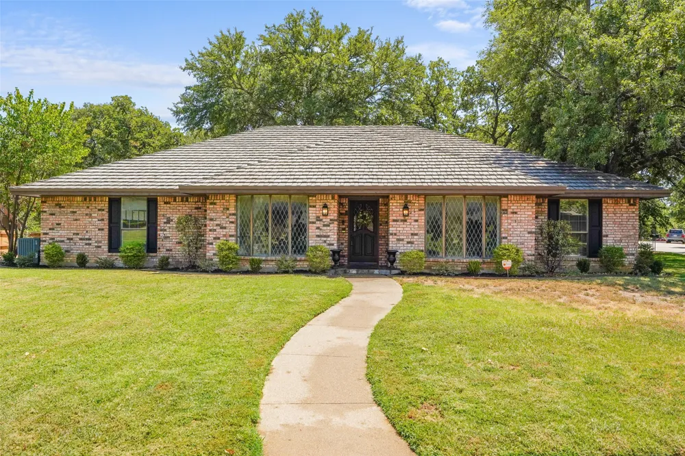 2323 Brookside Drive Arlington, TX 76012
