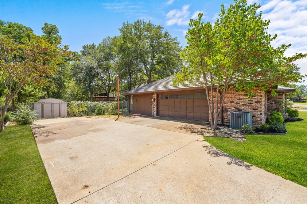 2323 Brookside Drive Arlington, TX 76012