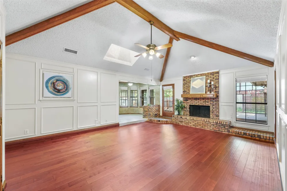 2323 Brookside Drive Arlington, TX 76012