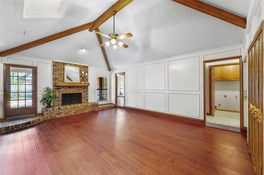 2323 Brookside Drive Arlington, TX 76012
