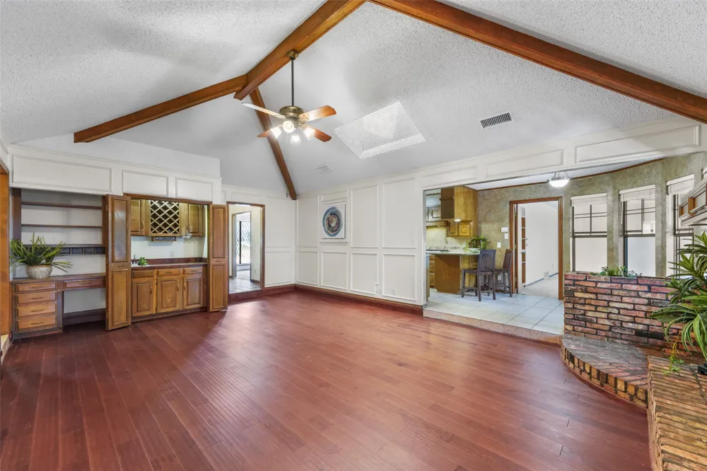 2323 Brookside Drive Arlington, TX 76012