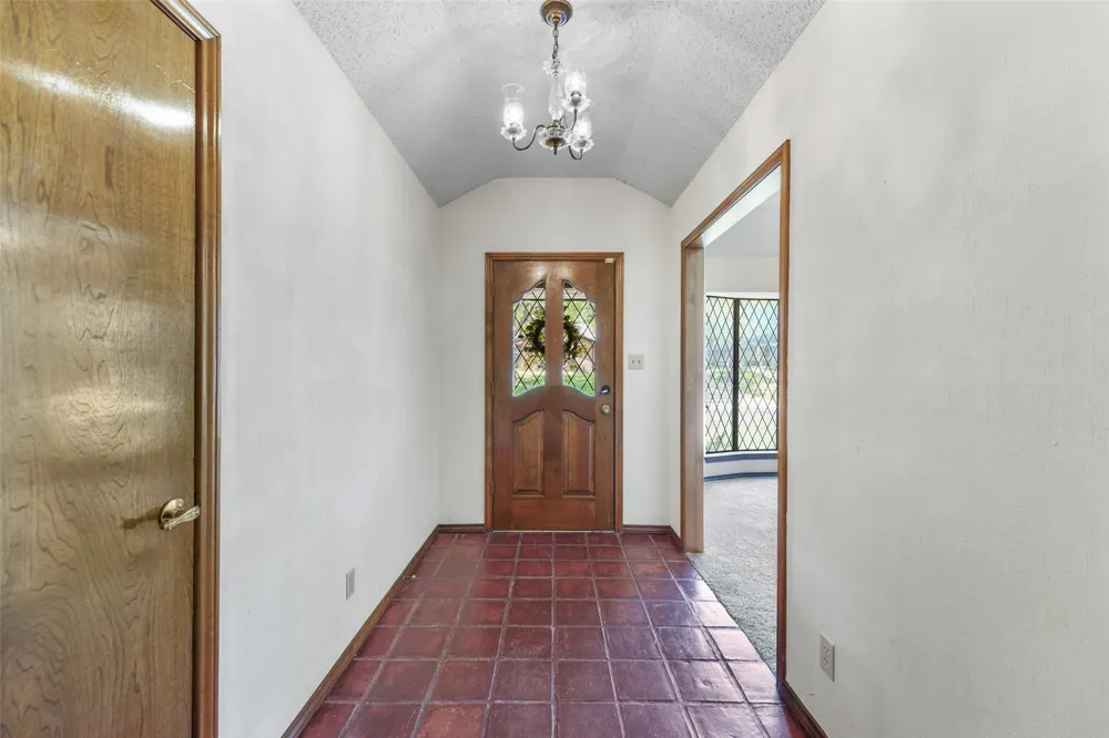 2323 Brookside Drive Arlington, TX 76012