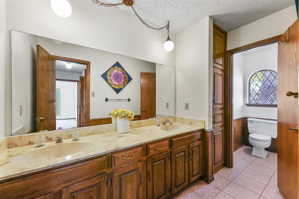 2323 Brookside Drive Arlington, TX 76012