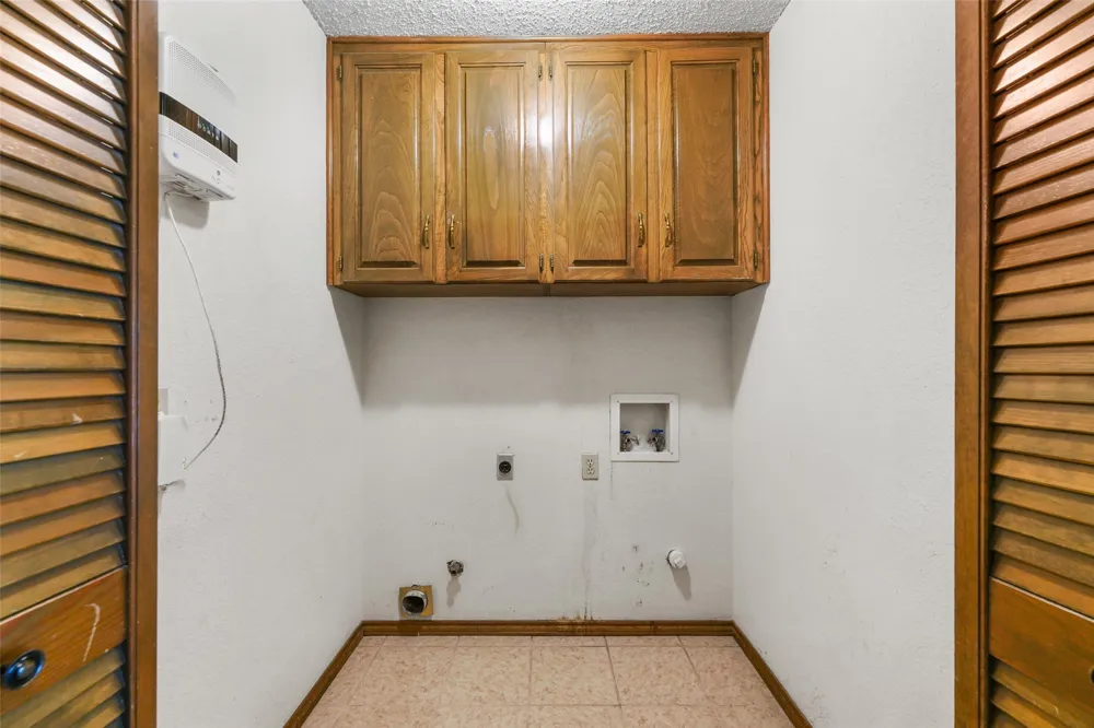 2323 Brookside Drive Arlington, TX 76012