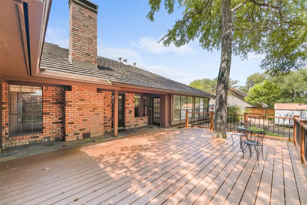 2323 Brookside Drive Arlington, TX 76012