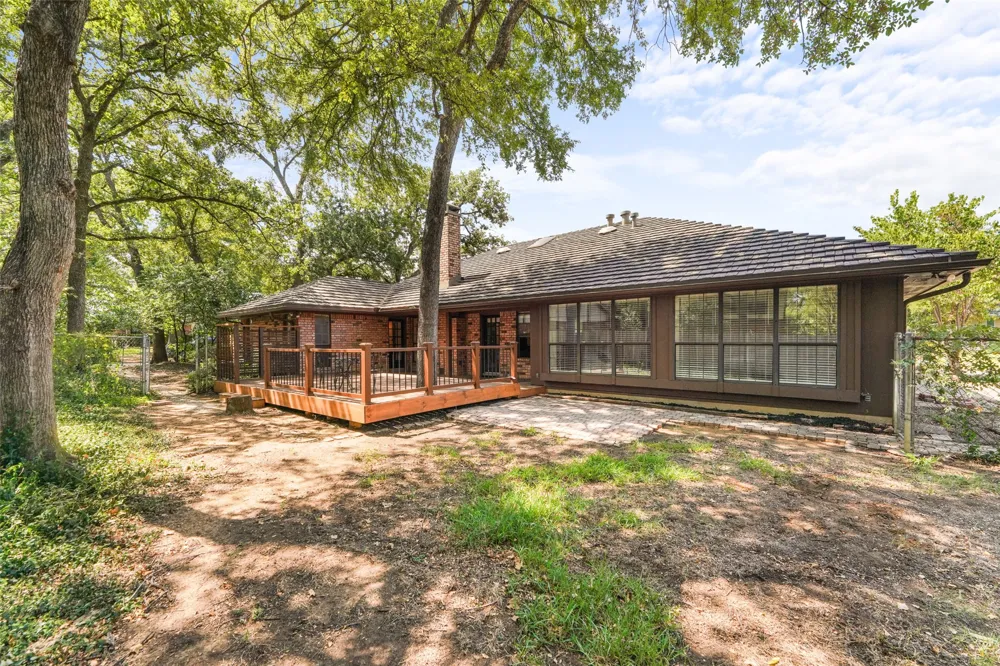 2323 Brookside Drive Arlington, TX 76012