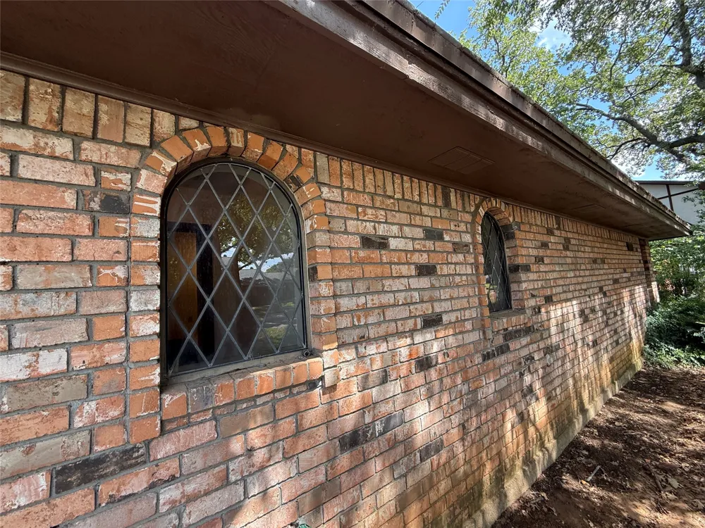 2323 Brookside Drive Arlington, TX 76012