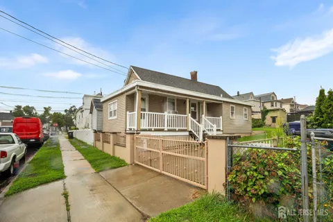 639 johnstone Street