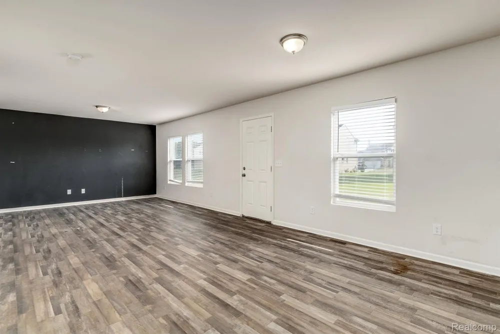 10219 Island Lake Drive Taylor City, MI 48180
